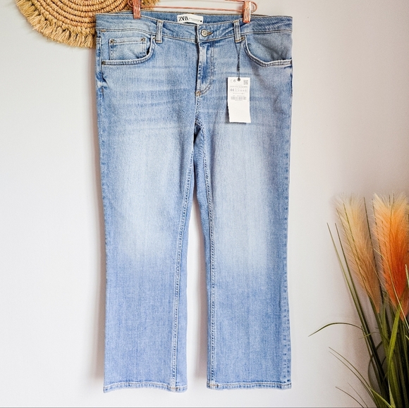ZARA, New, The Low Rise Cropped Kick Flare Leg Jeans in Bleach, Size 12 - Picture 2 of 10